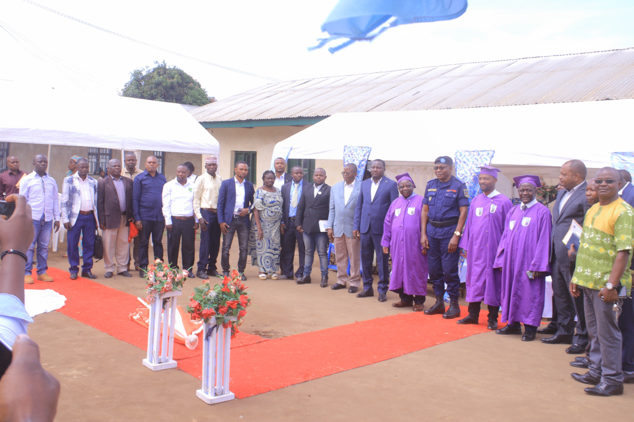 Photo de famille après remise des diplômes à l’ISDR Bunia