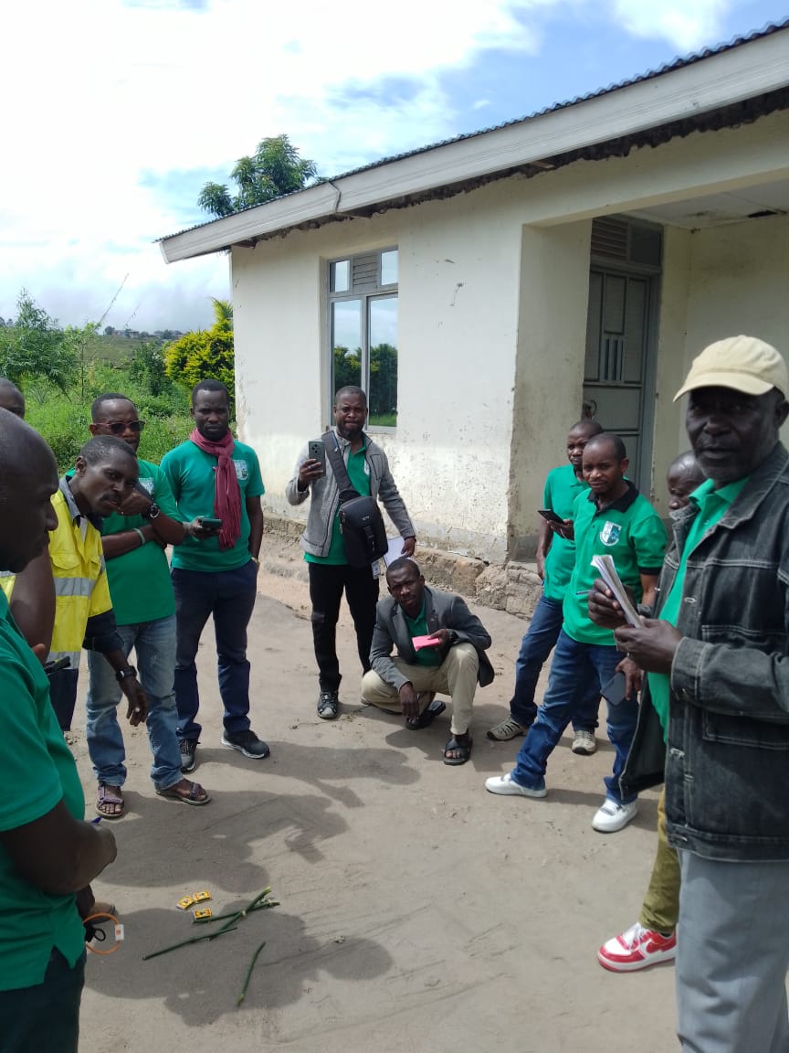 Étudiants de l’ISDR Bunia réunis sur terrain pour pratiques professionnelles